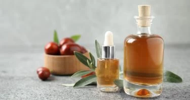 زيت الجوجوبا للبشرة الدهنية