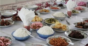 أفكار لترتيب السفرة الأرضية