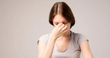 هل نقص فيتامين د يسبب زغللة العين