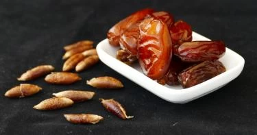 فوائد نواة التمر للبشرة