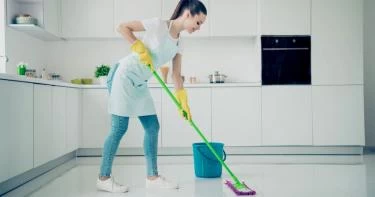 تنظيف أرضية المطبخ من الدهون