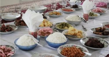 نصائح لترتيب سفرة الطعام الأرضية