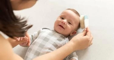 طرق تكثيف شعر الأطفال عمر سنة