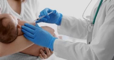 أهمية تطعيم الحمى الصفراء للأطفال الرضع