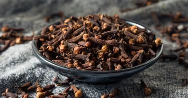 ما فوائد القرنفل للأسنان خلال فترة الحمل