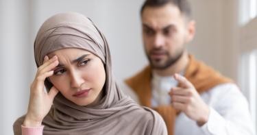 زوجي يهددني بالطلاق على أتفه الأسباب.. ماذا أفعل؟