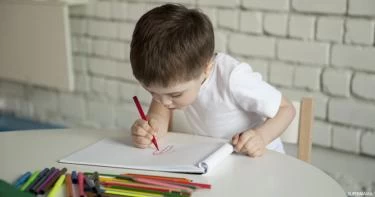 علامات استعداد الطفل لتعلم الكتابة