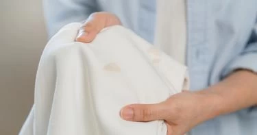 أنواع البقع المختلفة وكيفية إزالتها: دليلكِ الشامل