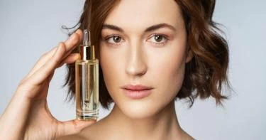 ما هي فوائد واستخدامات زيت الخروع للبشرة؟