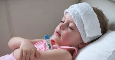 علاج ارتفاع الحرارة عند الأطفال في المنزل
