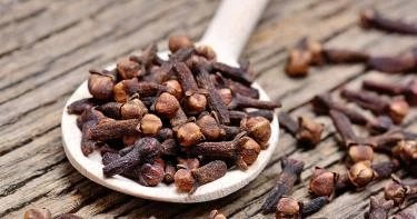 القرنفل للمرضعة: هل هو مفيد؟