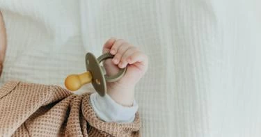 بديل اللهاية للرضع: ما هو؟