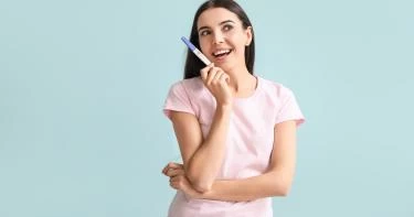متى يظهر الحمل في البول بعد انغراس البويضة؟