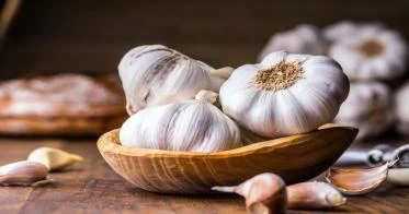تكثيف الحواجب بالثوم