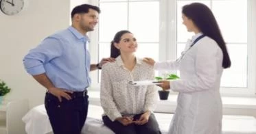 متى يتم ترجيع الأجنة المجمدة بعد الدورة؟