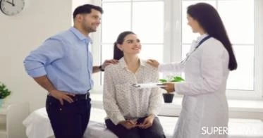 متى يتم ترجيع الأجنة المجمدة بعد الدورة؟