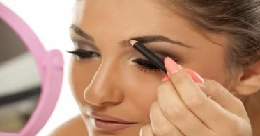 طريقة رسم الحواجب: كيف تكون؟