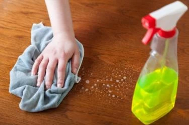 طريقة عمل ملمع الخشب في المنزل