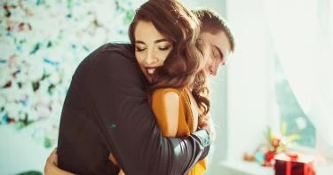 فوائد العناق الطويل