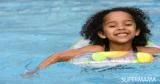 طرق العناية بشعر الأطفال من مياه حمامات السباحة