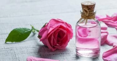 فوائد ماء الورد للبشرة
