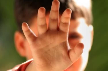 عيوب تربية الأطفال بالتخويف والقهر