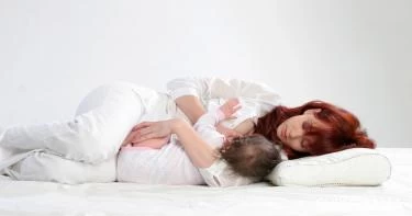 هل حرارة الأم تؤثر على الرضيع اثناء الرضاعة