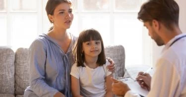 عبارات لا تقوليها لطبيب طفلك