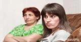 7 عبارات تدمر علاقتك بحماتك