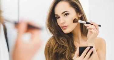 أخطاء عند وضع المكياج