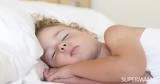 7 نصائح لتشجيع طفلك على النوم بمفرده