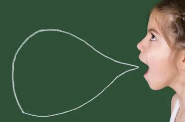 كيف أعرف أن طفلي متأخر في الكلام؟