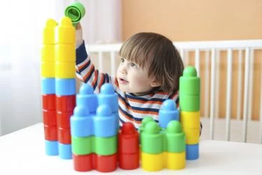 ألعاب أطفال في عمر سنتين