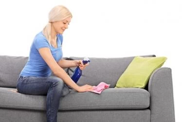 تنظيف الكنب من البقع الصعبة