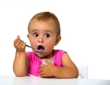 متى أقدم اللبن للطفل؟