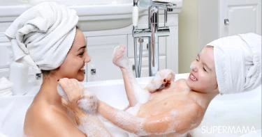 تعري الأم أمام طفلها