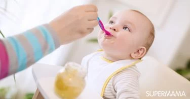 إدخال الطعام للطفل الرضيع