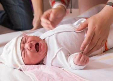 علامات المغص عند الرضع