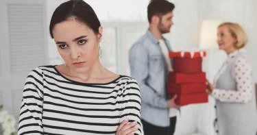 تدخل العائلة في حياة الزوجين