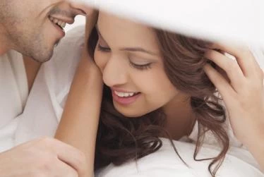 أوضاع حميمة لمداعبة الثدي