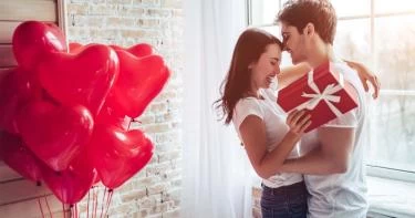 علامات حب الزوج لزوجته