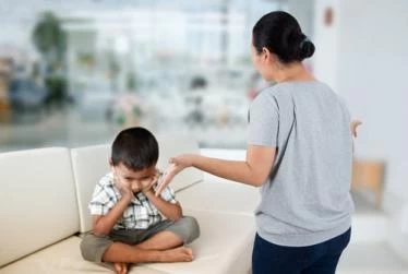 أخطاء تربية الأولاد الذكور