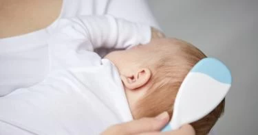 تنعيم شعر الأطفال الرضع