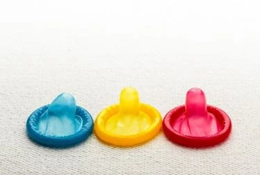 استخدام الواقي الذكري أثناء العلاقة