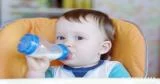 متى يشرب الطفل الحليب العادي
