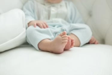 متى يكون تقوس الساقين عند الرضع خطير