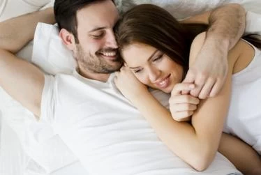 ماذا يحب الرجل أن تفعل له زوجته في الفراش؟