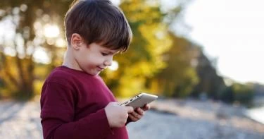 أضرار شاشات الموبايل والتابلت