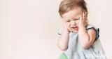 كيف تعرفين أن طفلكِ يعاني من مشكلة في السمع؟