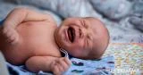 أسباب بكاء الرضيع في شهوره الأولى